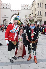 Auch die Schäffler waren dabei beim 14. "Damische Ritter" Faschingszug München am 24.02.2019 (©Foto: Martin Schmitz)